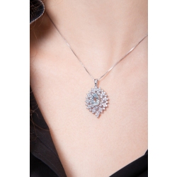 Weißgold-Halskette mit Aquamarin-Anhänger und Diamanten 2
