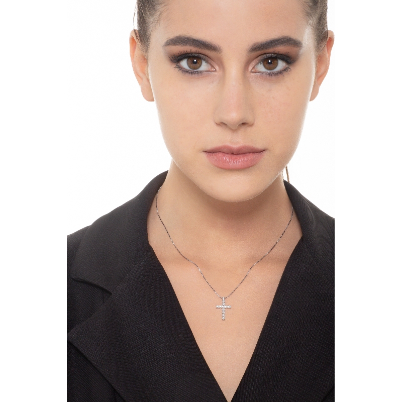 Halskette aus 750er Weißgold mit Kreuzanhänger und Diamanten