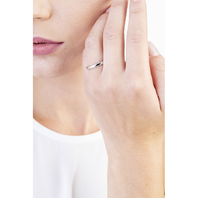 Ehering mit Diamanten aus Weißgold