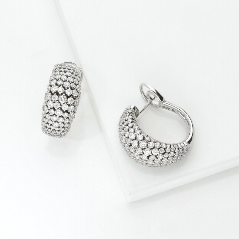 Weißgold Designer Creolen mit Diamanten