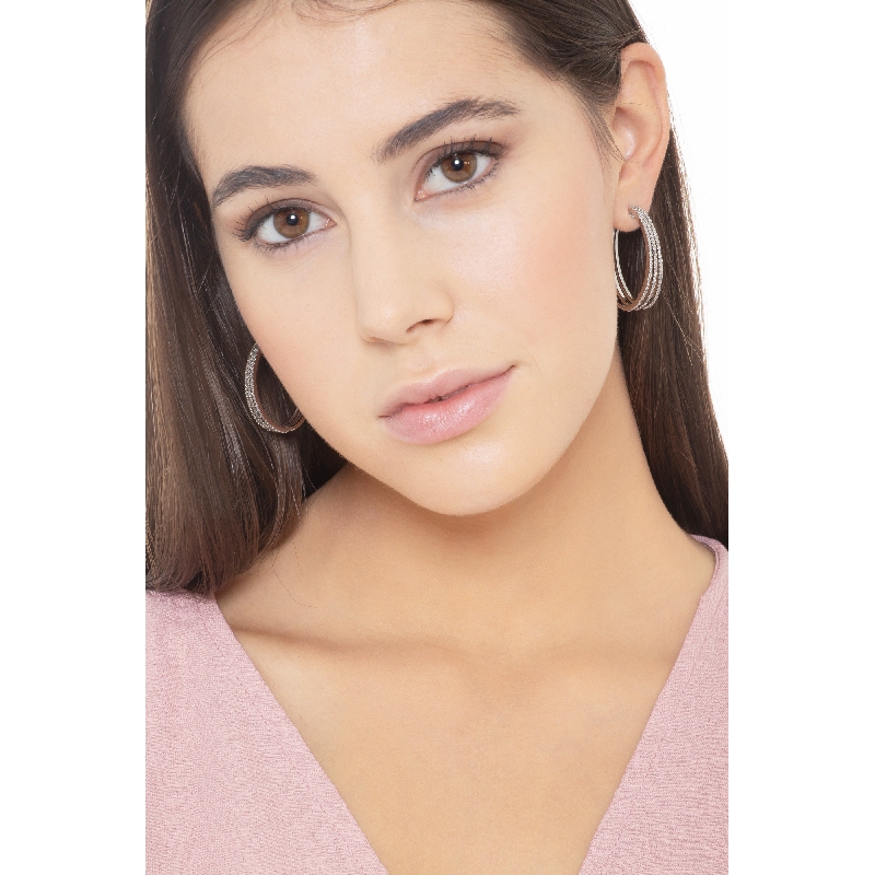 Creolen aus 18k Weißgold mit drei Reihen Diamanten.