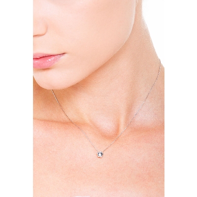 Halskette aus Weißgold 750 mit blumenförmigem Diamant-Anhänger