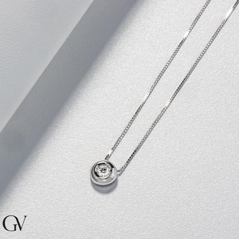 Weißgold -Damenkette mit Diamant-Anhänger