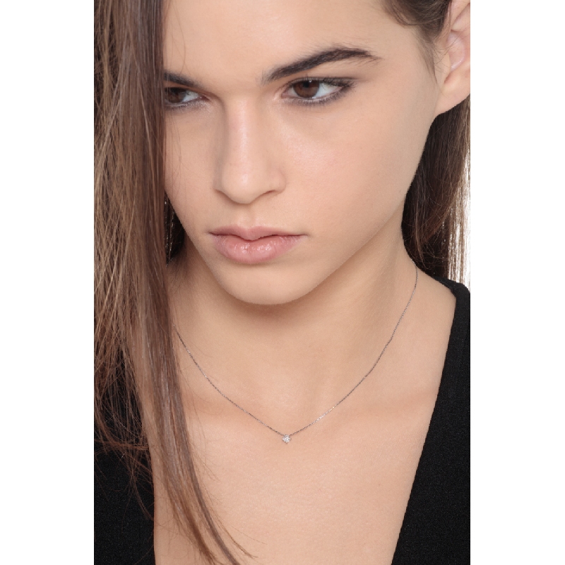 Damenkette aus18K Weißgold mit Solitär-Diamanten