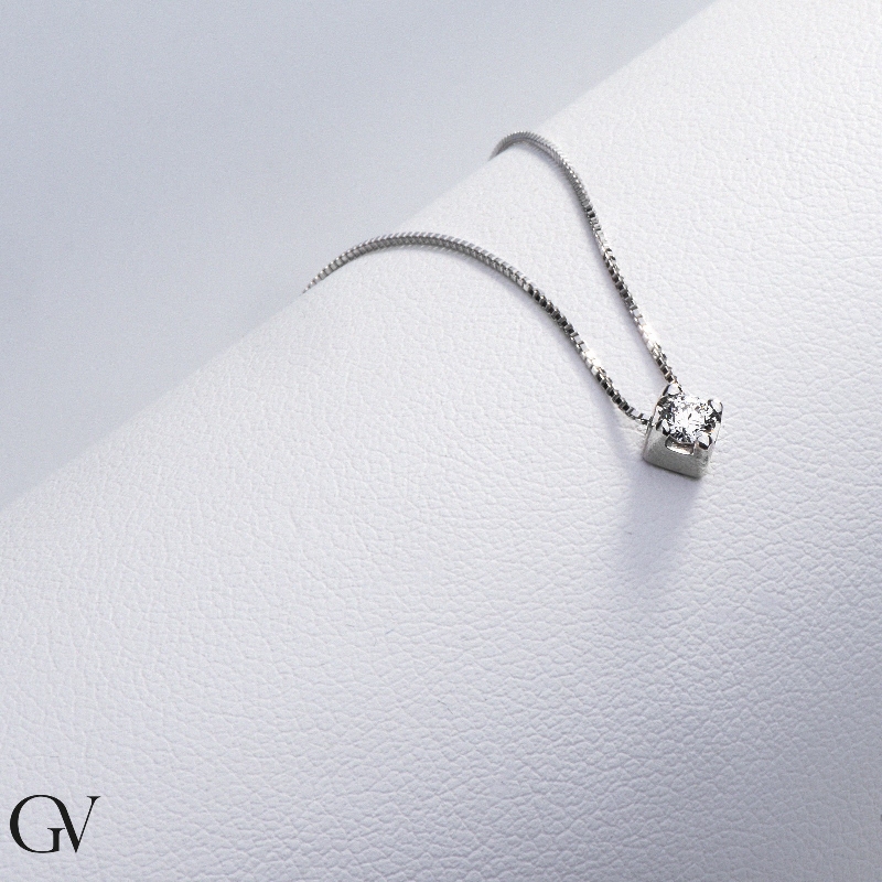 Rhodinierte 18K Weißgold-Halskette mit Solitär-Diamanten