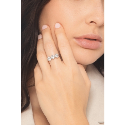 Weißgold 750 Damenring mit drei Diamanten 