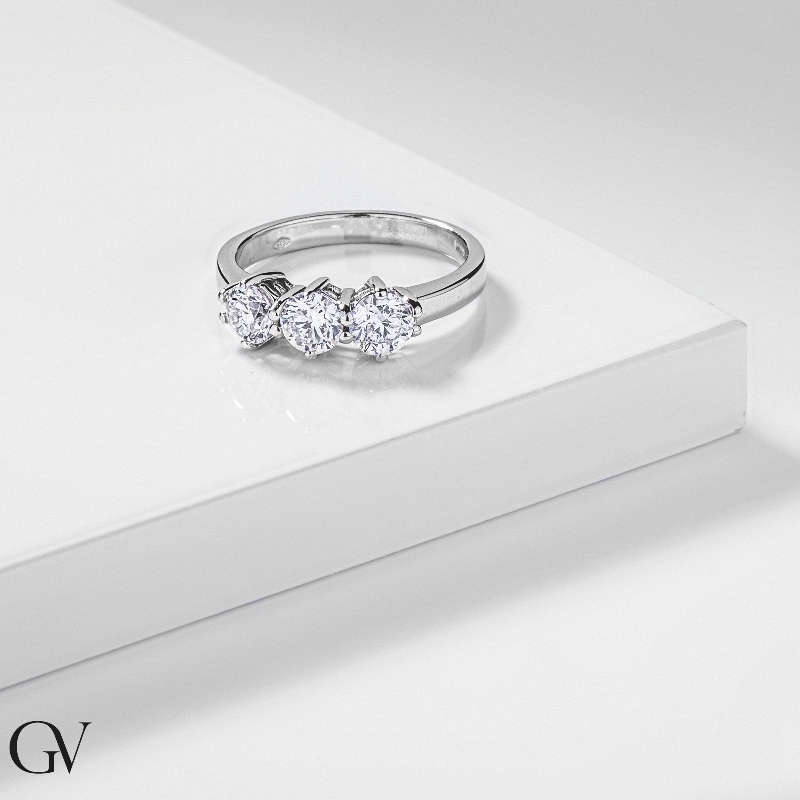 Weißgold-Verlobungsring mit 3 Brillanten 