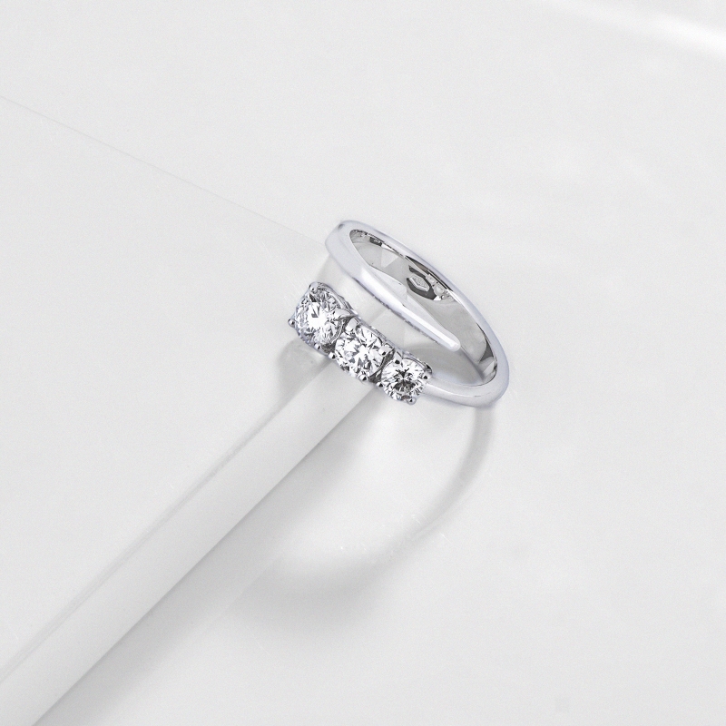 TOI&MOI Damenring mit drei Diamanten