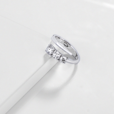 TOI&MOI Damenring mit drei Diamanten