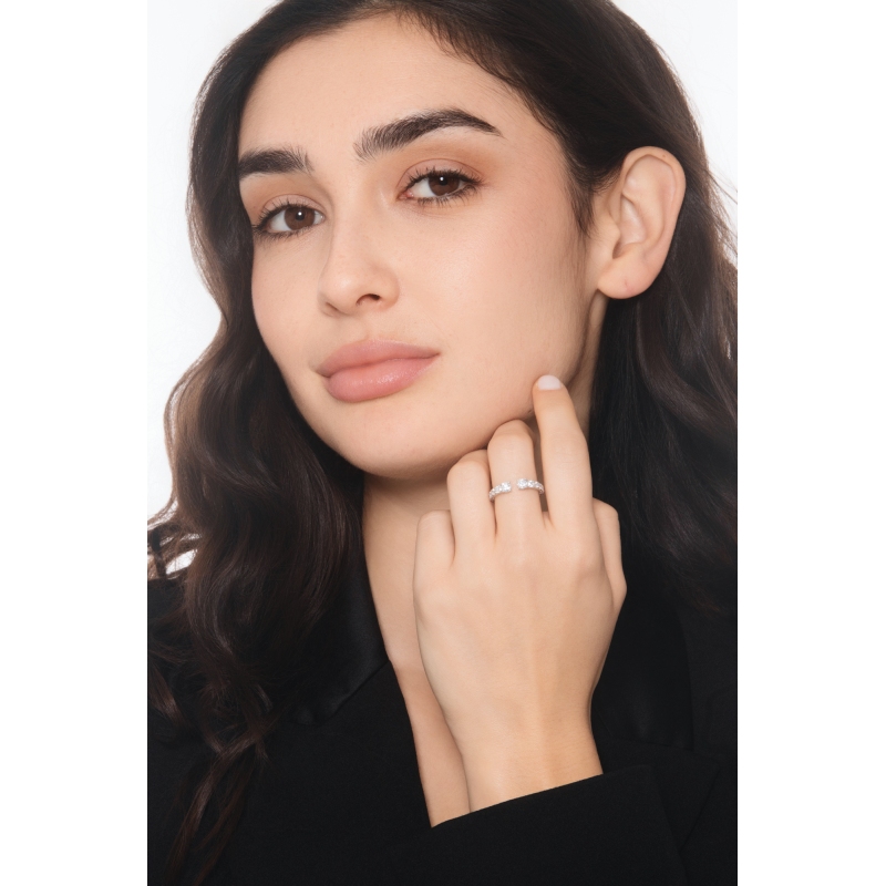 18-karätiger Weißgoldring mit Diamanten