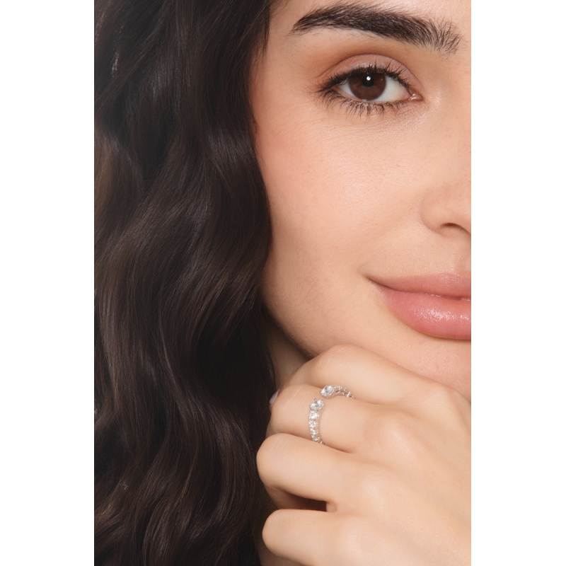 18-karätiger Weißgoldring mit Diamanten