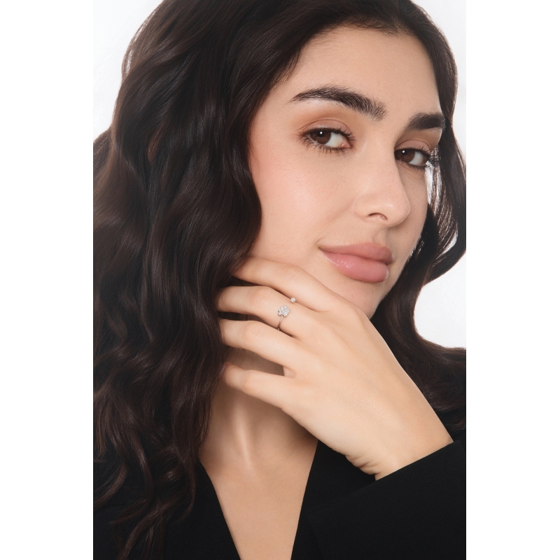 Ring mit Pfote aus 18 Karat Weißgold und Diamanten