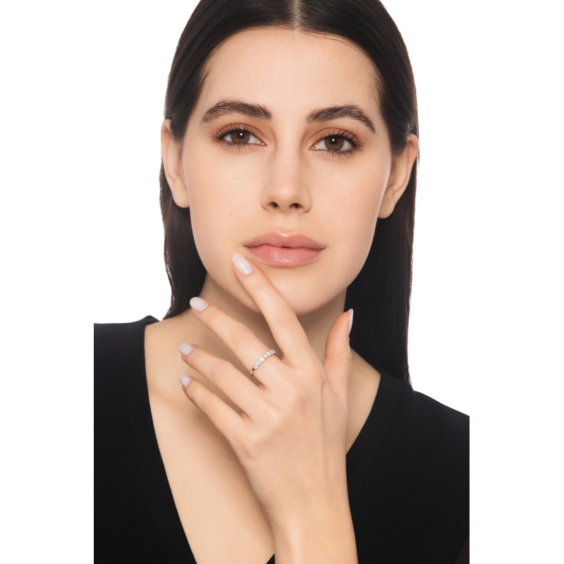 Damenring sieben Diamanten Weißgold