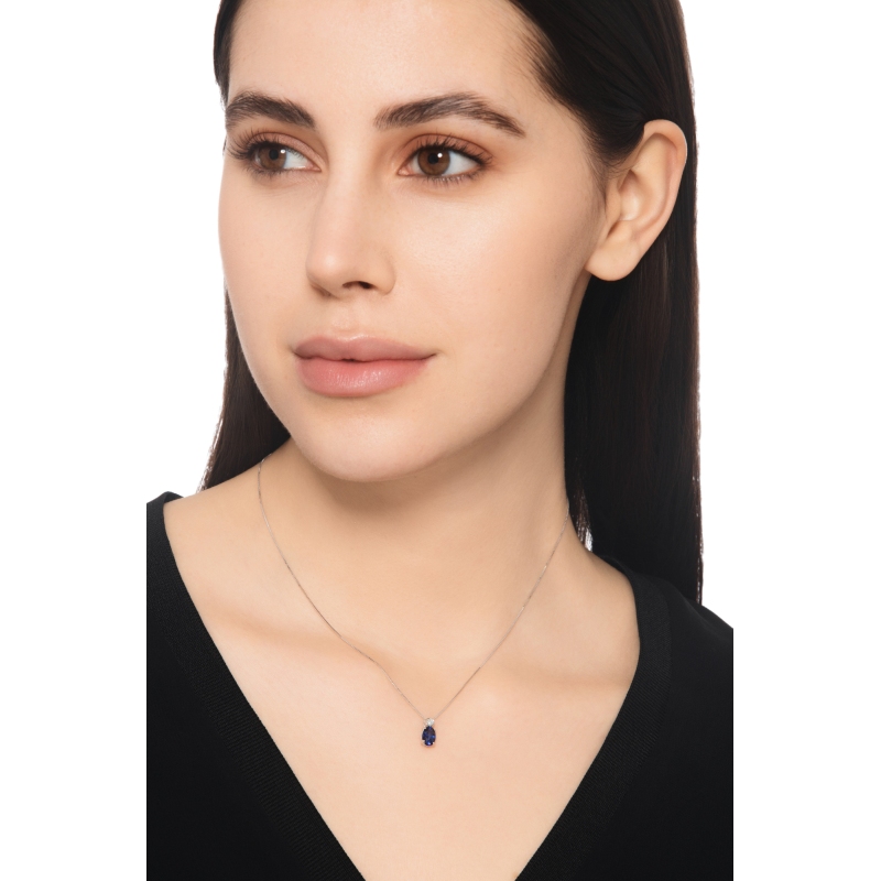 18k Weißgold Halskette mit Anhänger aus Diamanten und blauem Saphir-Solitär