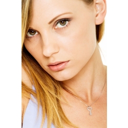 Weißgold Kette mit Schlüssel-Anhänger aus Diamanten 2