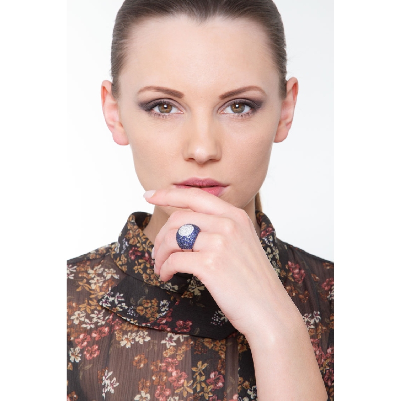 Pavé Ring Weißgold mit blauen Saphiren und Diamanten