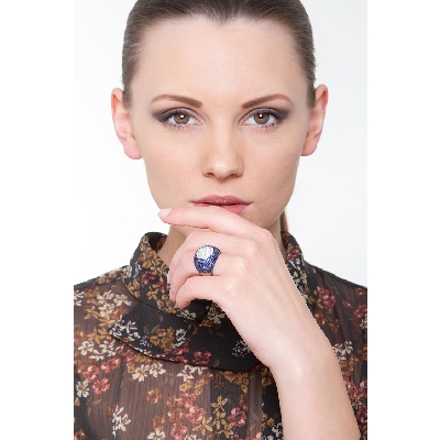 Pavé Ring Weißgold mit blauen Saphiren und Diamanten