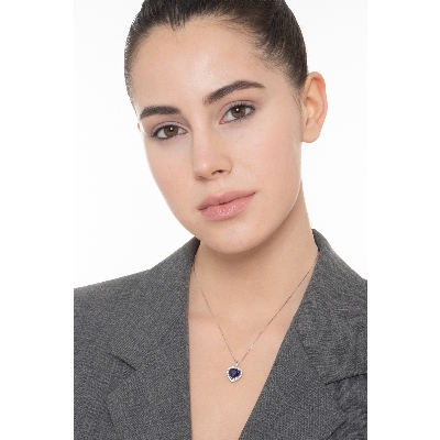 Herz Anhänger aus blauem Saphir und Diamanten in Weißgoldkette