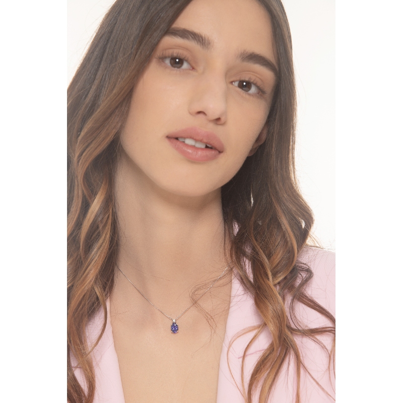 Weißgold-Kette mit Tansanit-Anhänger 