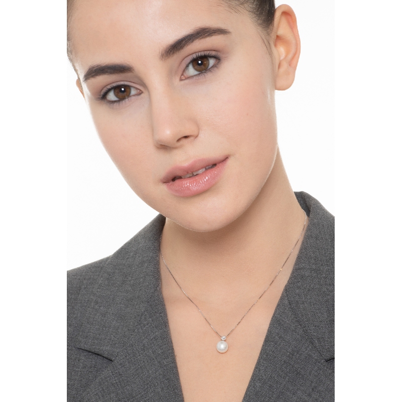 Weißgoldkette mit Perlenanhänger und Diamanten 