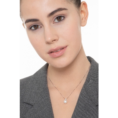 Weißgoldkette mit Perlenanhänger und Diamanten 