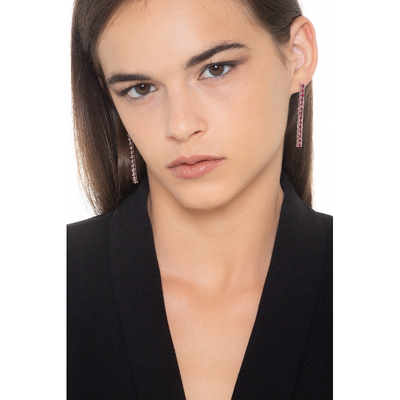 Weißgold Ohrringe mit roten Rubinen