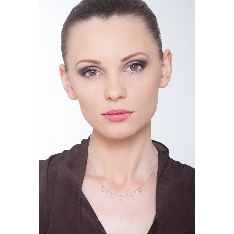 Kette aus Weißgold mit Schriftzug SMILE aus Diamanten