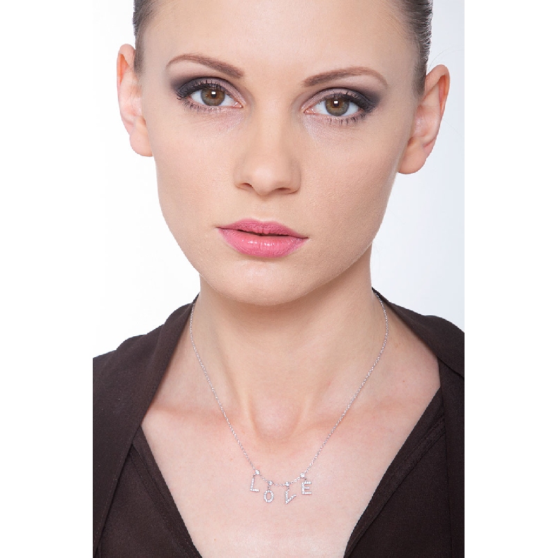 Halskette aus Buchstaben LOVE aus Diamanten 