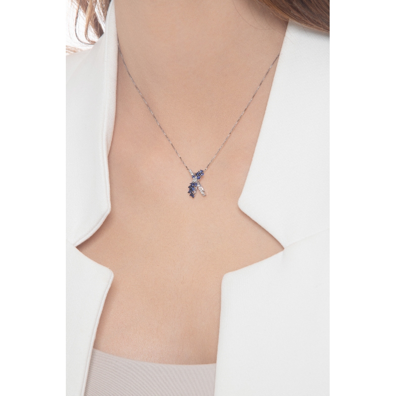 Halskette mit blauen Saphiren und Diamanten 