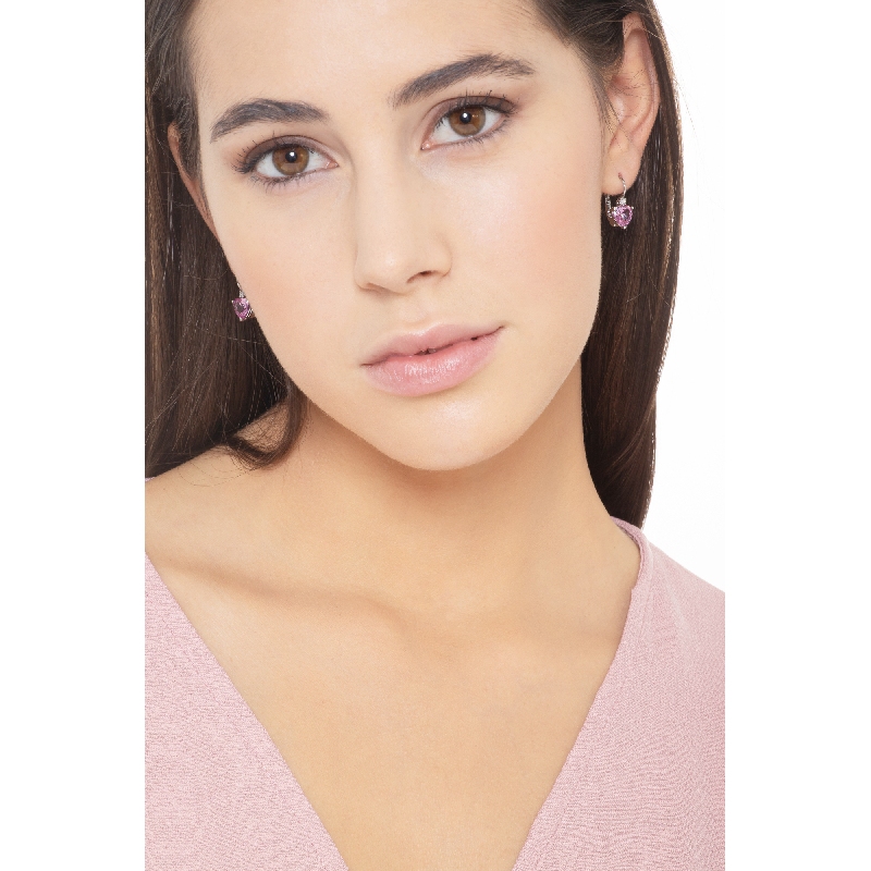 Ohrringe aus Weißgold mit herzförmigen Saphiren 