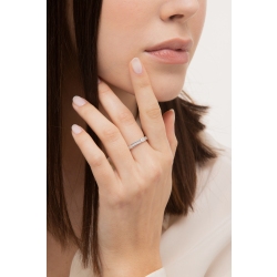 Weißgold Eternity Ring mit Diamanten in einer Kanalfassung 2