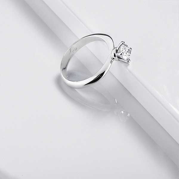 Verlobungsring mit 4-Krappen